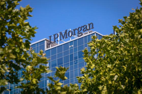 JPMorgan accepte un règlement de 75 millions de dollars dans le cadre du procès contre Jeffrey Epstein
