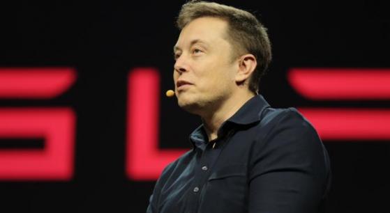 Tesla : Elon Musk poursuit la cession d’actions