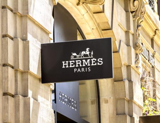 Les cours des actions Kering, LVMH, Hermès ont chuté : acheter la baisse ?