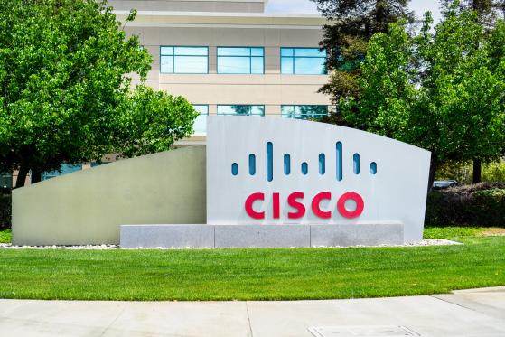Cisco publie des prévisions optimistes malgré une baisse de 13 % de son chiffre d’affaires au troisième trimestre