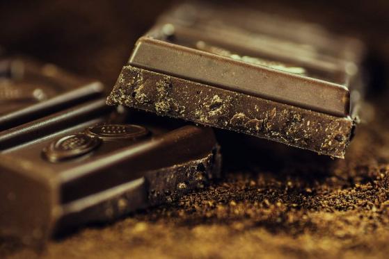 Les investisseurs lorgnent sur les stratégies de Hershey et Mondelez dans un contexte de flambée des prix du cacao et du sucre