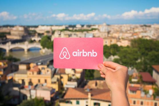 Airbnb rachète une startup d’IA : en savoir plus