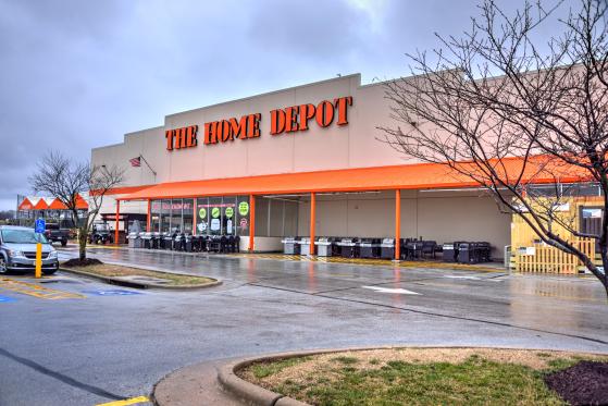 Les bénéfices de Home Depot au premier trimestre baissent en raison de la faiblesse des ventes dans un environnement difficile