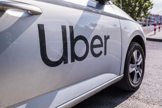 Uber fait face à un procès de 250 millions de livres sterling à Londres alors que des chauffeurs de taxi noirs allèguent des pratiques trompeuses