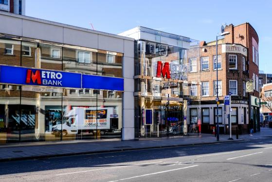 Stifel ne voit « aucune solution facile » pour la Metro Bank britannique en difficulté